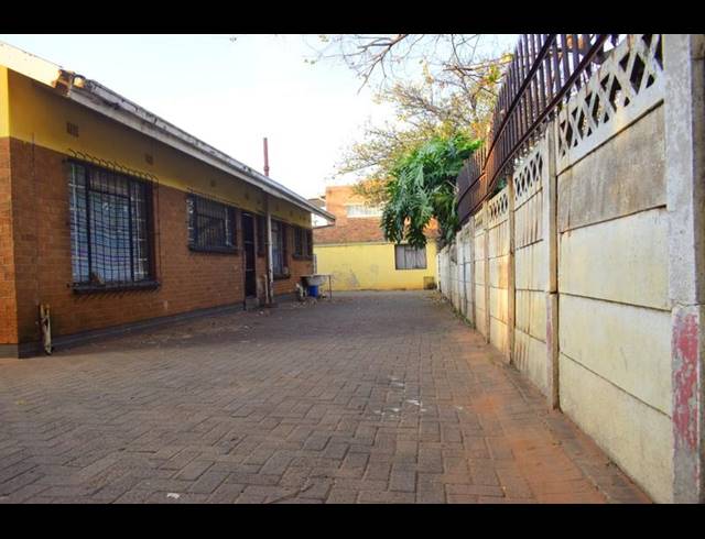 6 BEDROOM HOUSE FOR SALE IN PRIMROSE